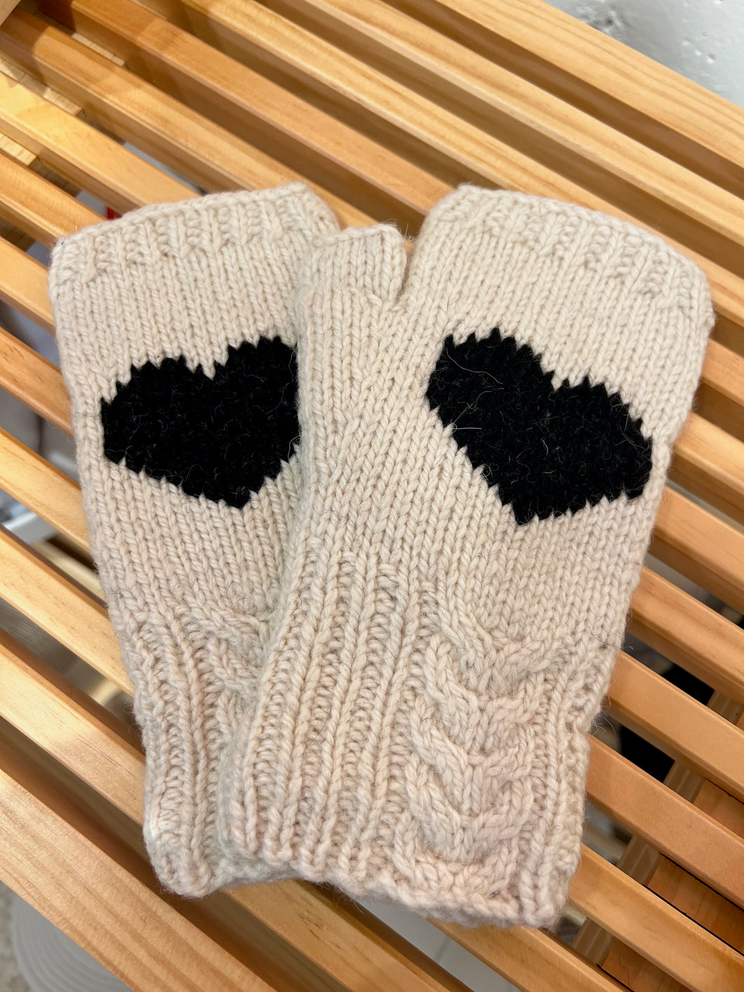 Spread the Love Heart Gloves - Cream